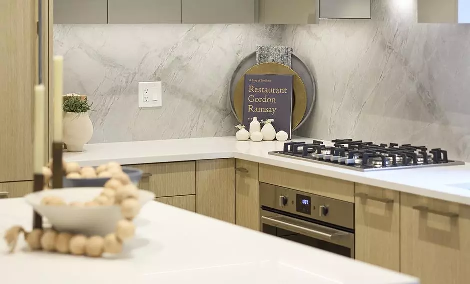 5860 Olive AVE #2701, Burnaby, BC V5H 2P4