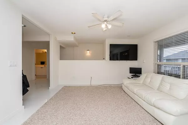 Surrey, BC V3R 4L5,10132 156th ST