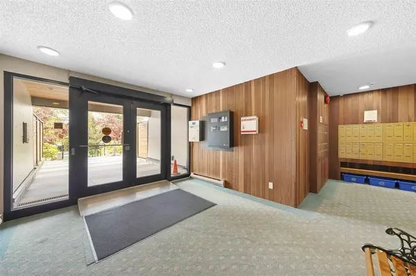 New Westminster, BC V3M 4B1,215 Mowat ST #205