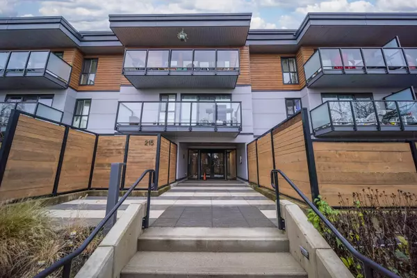 New Westminster, BC V3M 4B1,215 Mowat ST #205