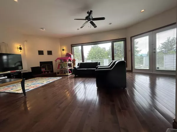 Burnaby, BC V5E 2H4,7943 Rosewood ST