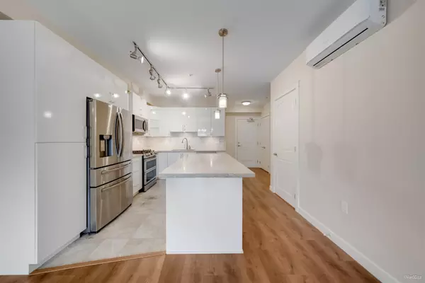 Langdale, BC V2Y 3L7,8561 203a ST #305