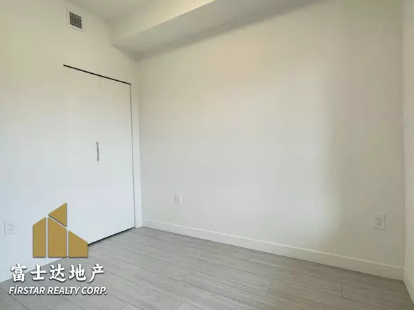 Surrey, BC V3T 0T5,10777 138 ST #5xx