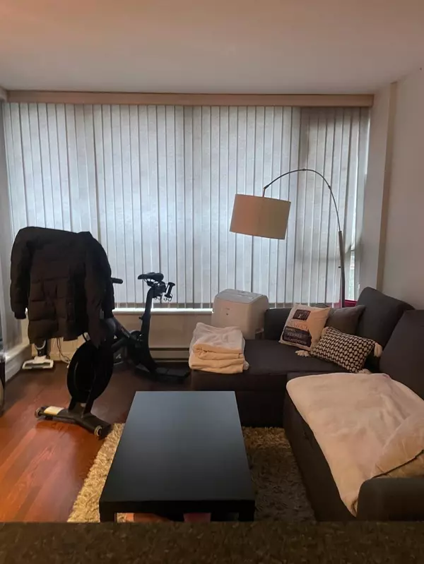 1010 Richards ST #901, Vancouver, BC V6B 1G2