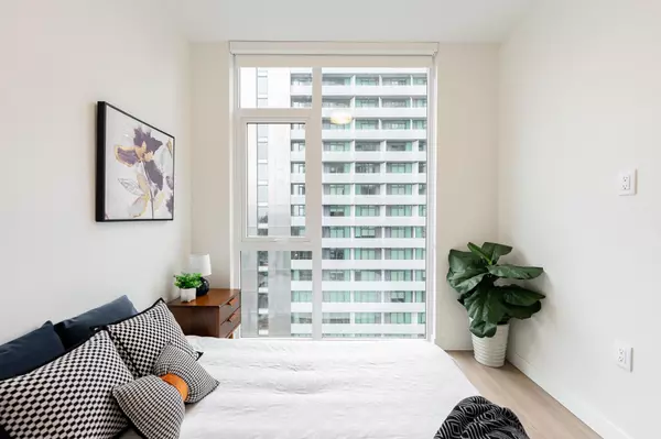 13573 98a AVE #1110 Surrey, BC V3T 0X1