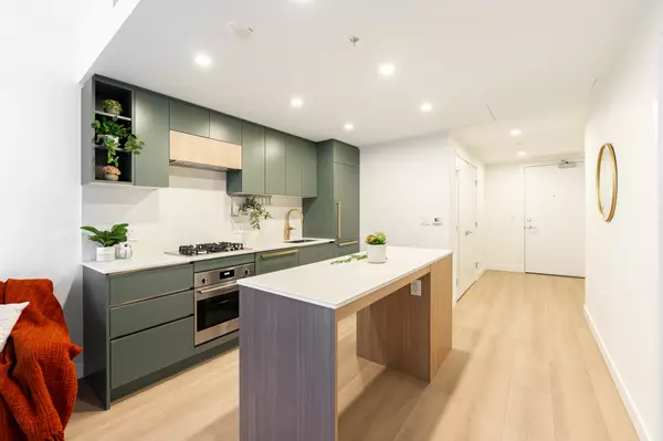 Surrey, BC V3T 0X1,13573 98a AVE #1110