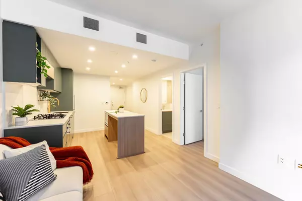 13573 98a AVE #1110 Surrey, BC V3T 0X1