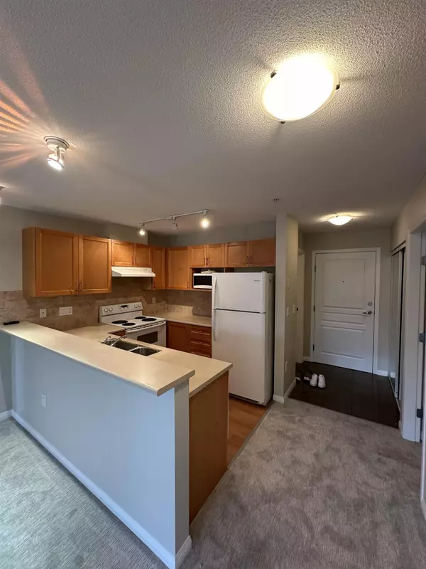 Surrey, BC V4A 9T4,15188 22 AVE #301