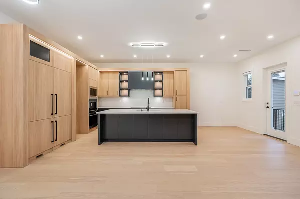 Port Moody, BC V3H 2G2,2208 St George ST