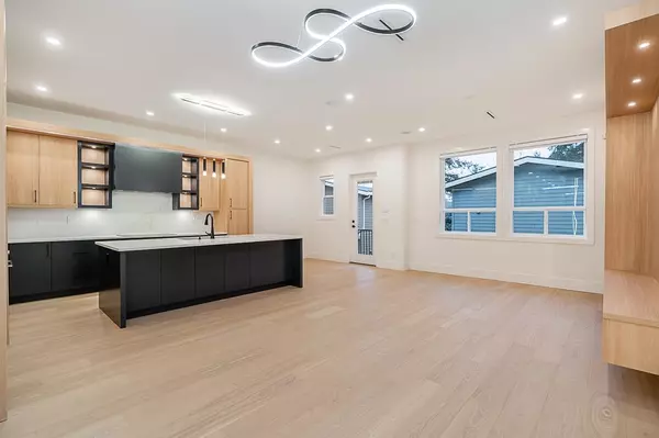 Port Moody, BC V3H 2G2,2208 St George ST