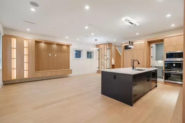 Port Moody, BC V3H 2G2,2208 St George ST