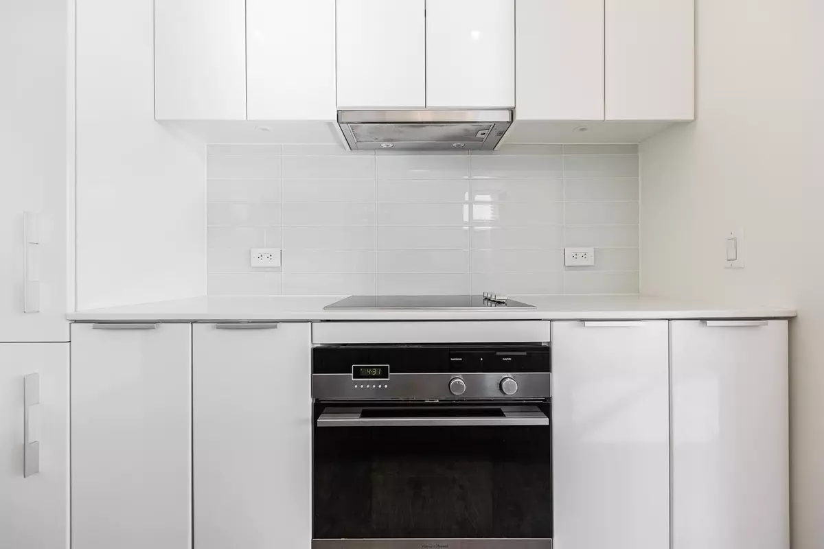 Vancouver, BC V6Z 0C5,1308 Hornby St Vancouver