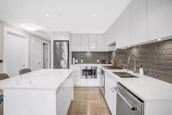 8533 River District XING #1008 Vancouver, BC V5S 0H2