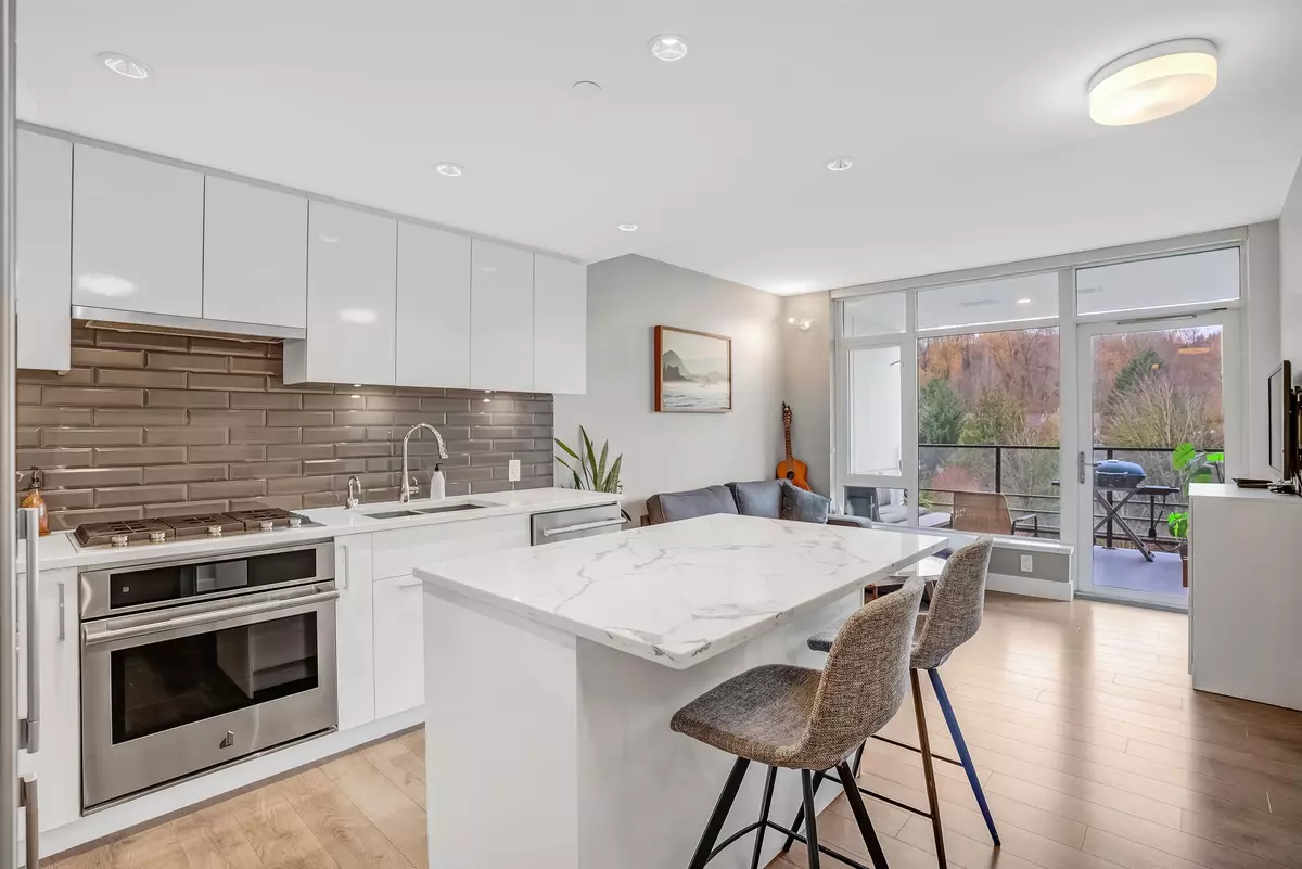 Vancouver, BC V5S 0H2,8533 River District XING #1008