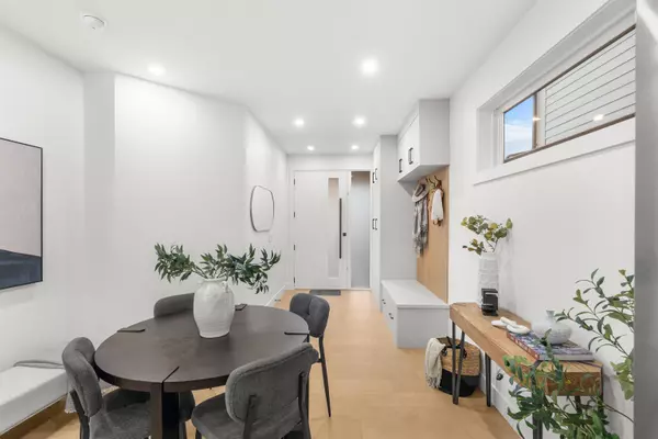 Delta, BC V4K 1A1,4810 42a AVE