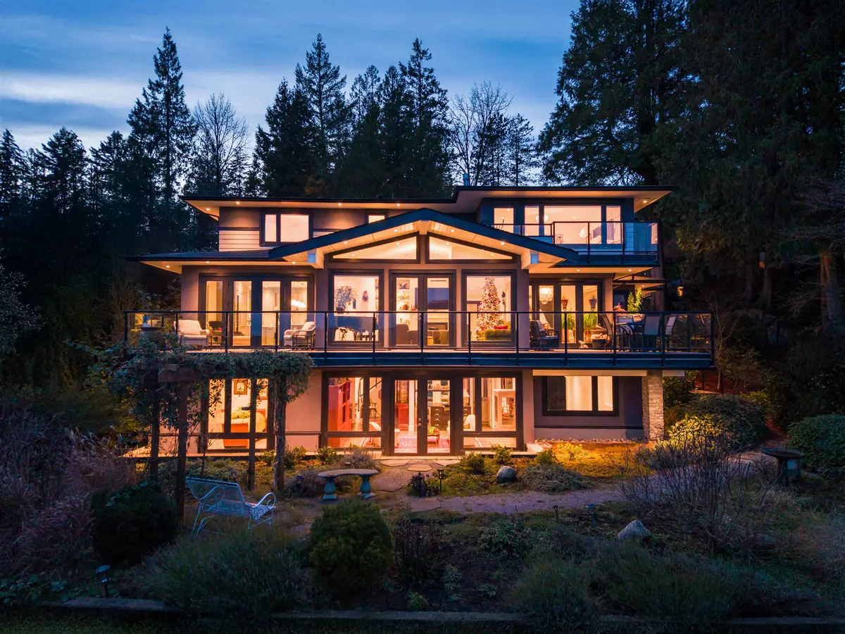 North Vancouver, BC V7G 1Y2,1812 Cardinal CRES