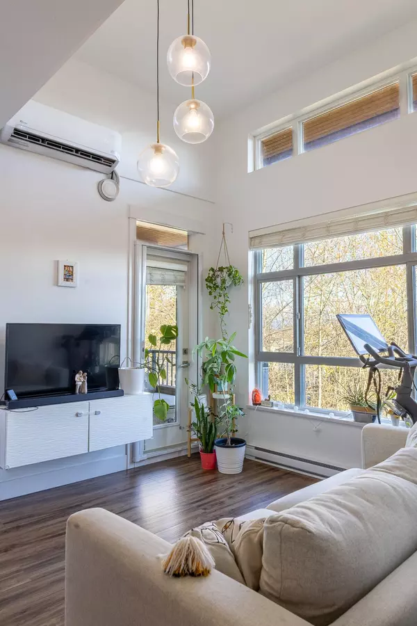 Port Coquitlam, BC V3C 0E6,2465 Wilson AVE #611