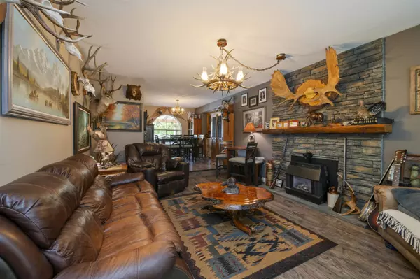 Maple Ridge, BC V4R 2H4,21469 126 AVE