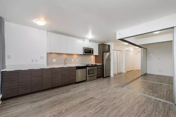 Surrey, BC V3T 0K6,13303 Central AVE #1206