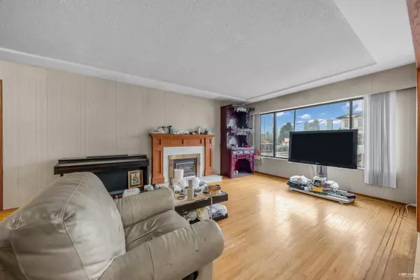 Burnaby, BC V5G 1P2,4938 Fulwell ST