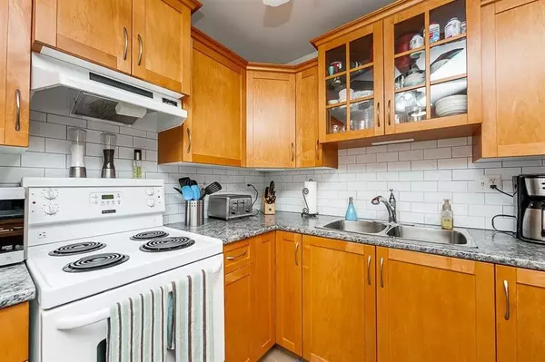 Coquitlam, BC V3J 1X7,1122 King Albert AVE #307