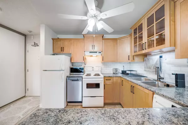 Coquitlam, BC V3J 1X7,1122 King Albert AVE #307