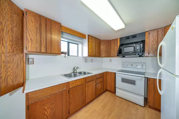 432 W 25th ST North Vancouver, BC V7N 2G2
