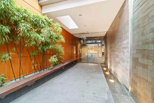 Vancouver, BC V6G 1W2,1762 Davie ST #404