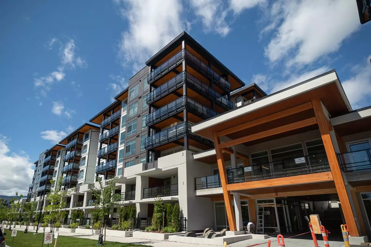 North Vancouver, BC V7L 0H1,108 E 8th ST #403