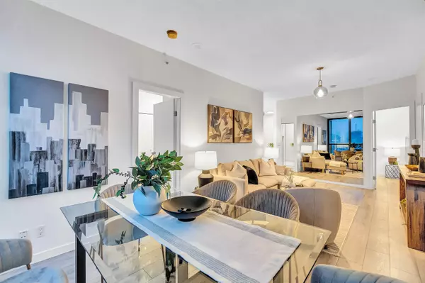 1239 W Georgia ST #2507 Vancouver, BC V6E 4R8