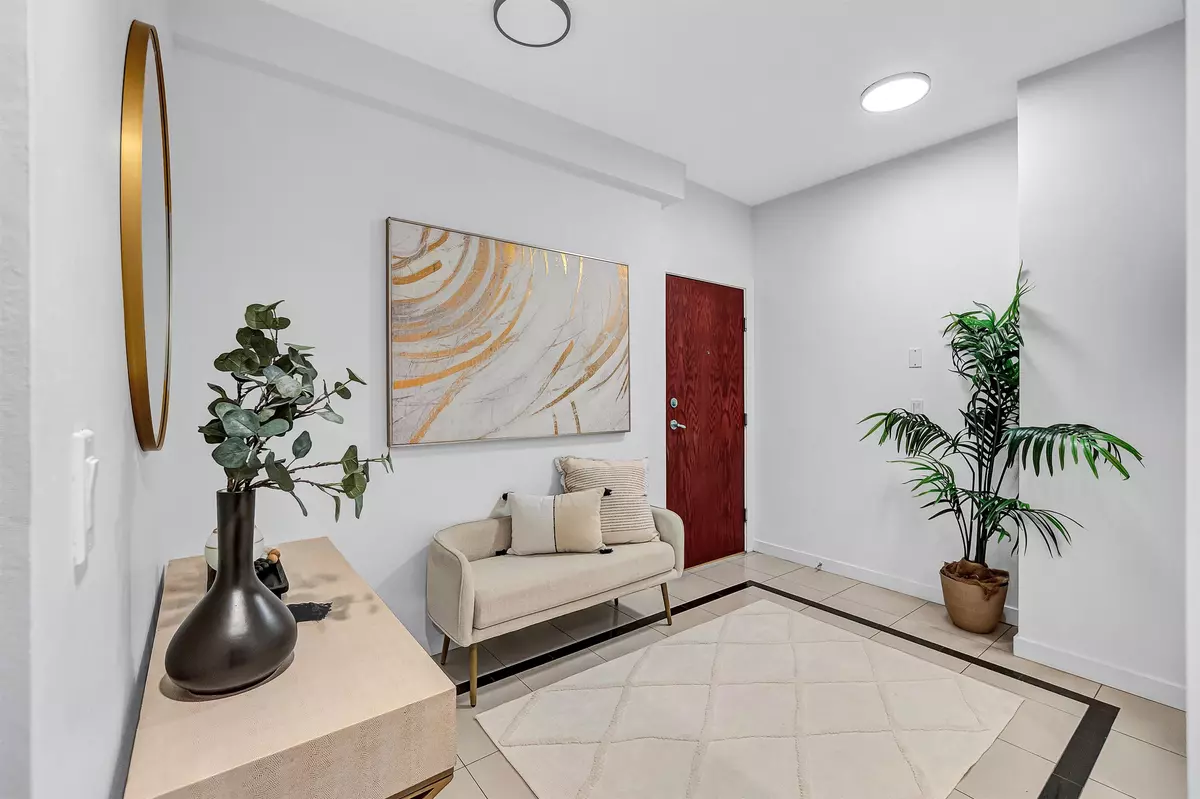 Vancouver, BC V6E 4R8,1239 W Georgia ST #2507