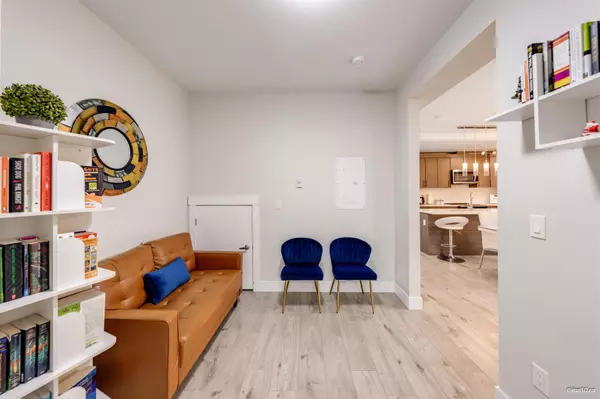 Surrey, BC V3T 0N9,13799 101 AVE #207