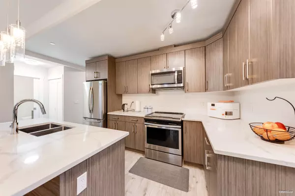 13799 101 AVE #207 Surrey, BC V3T 0N9