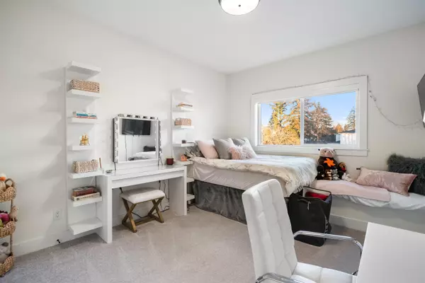 2055 167a ST Surrey, BC V3Z 1J4