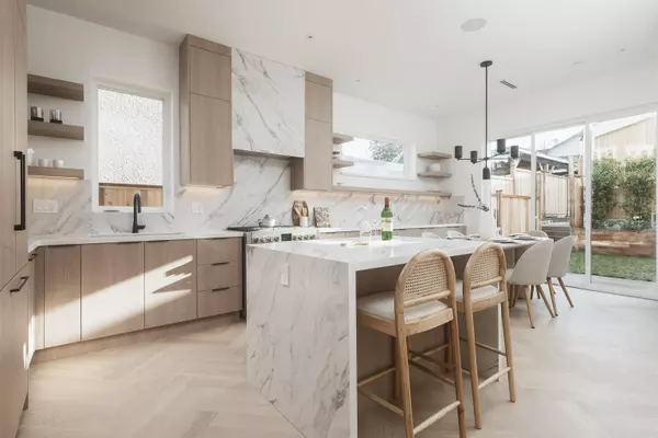 Vancouver, BC V5N 1E8,2130 E 2nd AVE #2