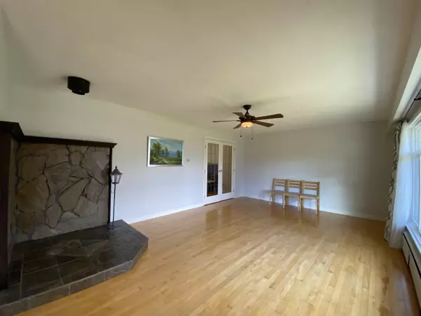 12085 York ST #Main House, Maple Ridge, BC V2X 5S1