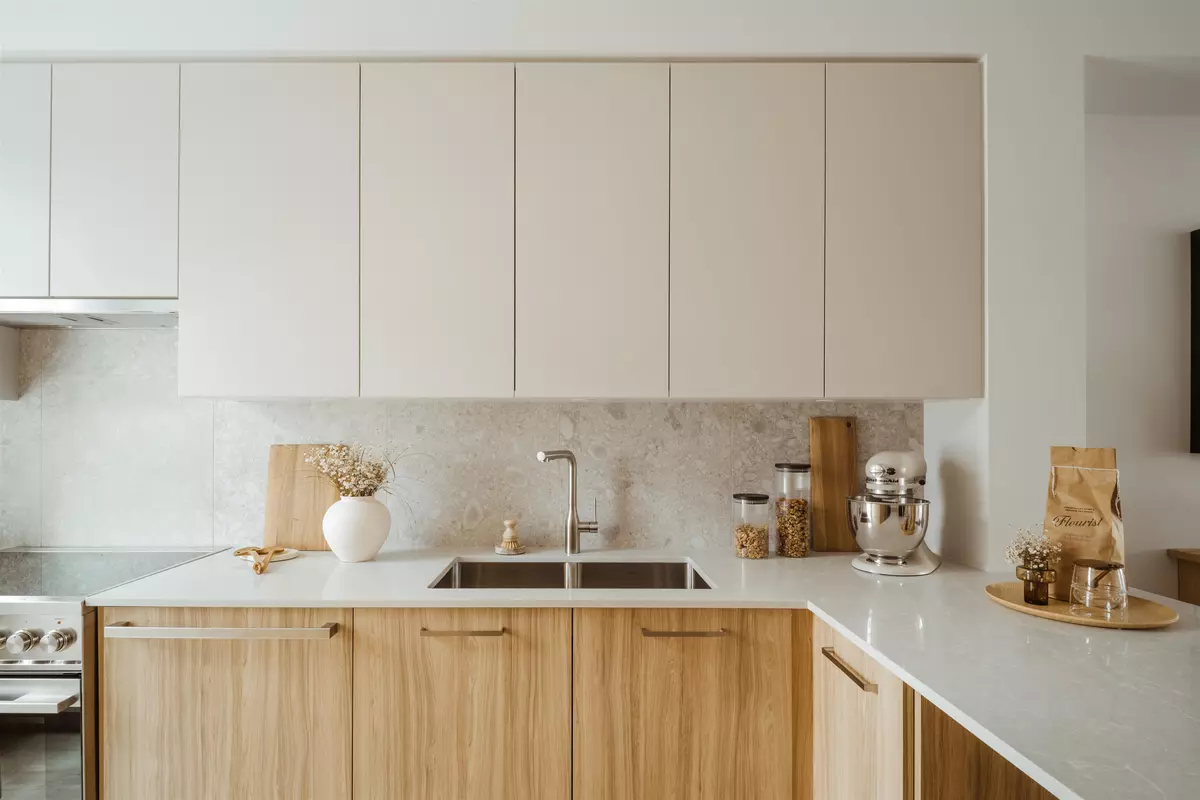 North Vancouver, BC V7J 0G3,2306 Emery CT #103