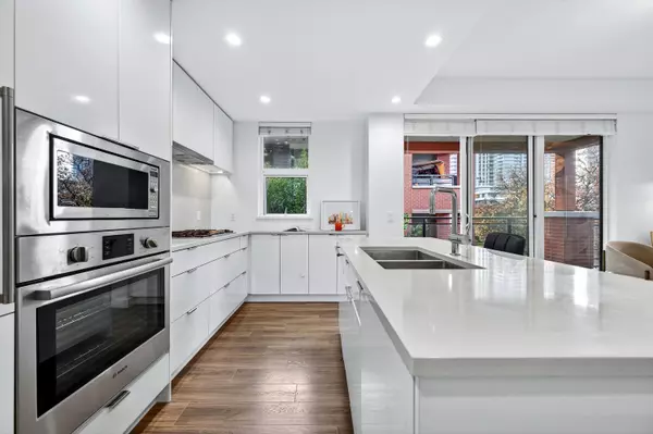 Vancouver, BC V5X 2Y7,7928 Yukon ST #205