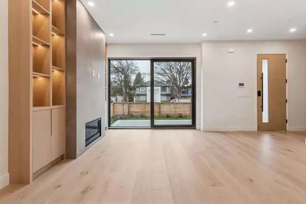 448 W 20th AVE #1 Vancouver, BC V5Y 2C8