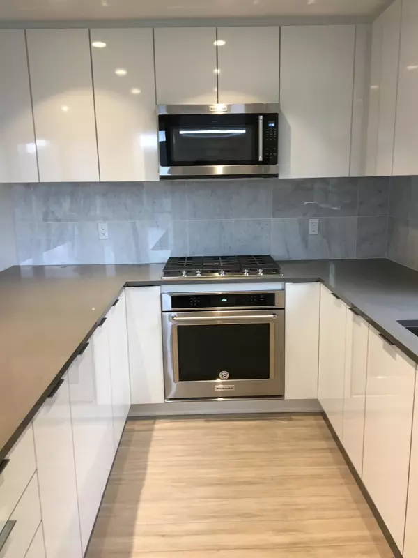 North Vancouver, BC V7J 0B8,2632 Library LN #303