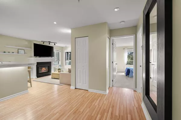 Langley, BC V3A 8L2,22025 48 AVE #210