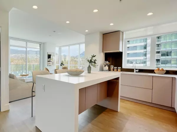 North Vancouver, BC V7P 0E3,1675 Lions Gate LN #807