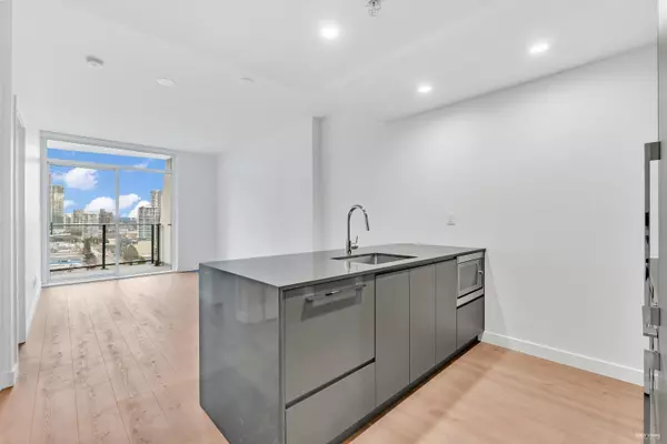 Burnaby, BC V5C 0N4,2181 Madison AVE #1607