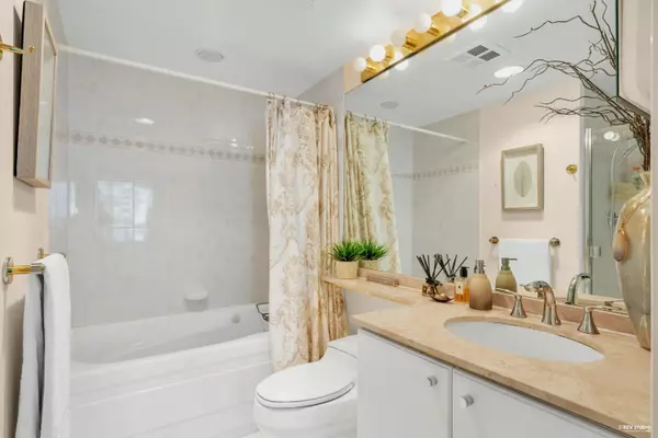 1500 Hornby ST #1708 Vancouver, BC V6Z 2R1