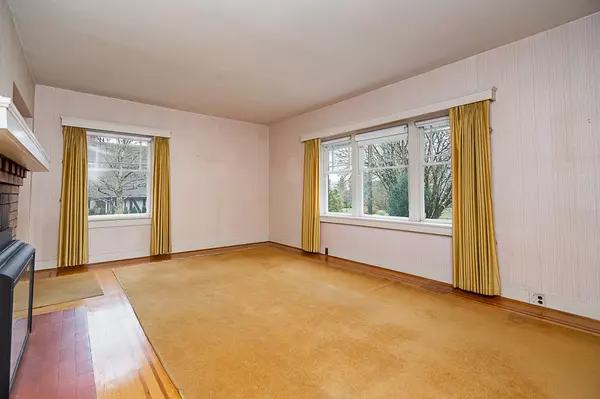 North Vancouver, BC V7L 3X4,1204 Grand BLVD