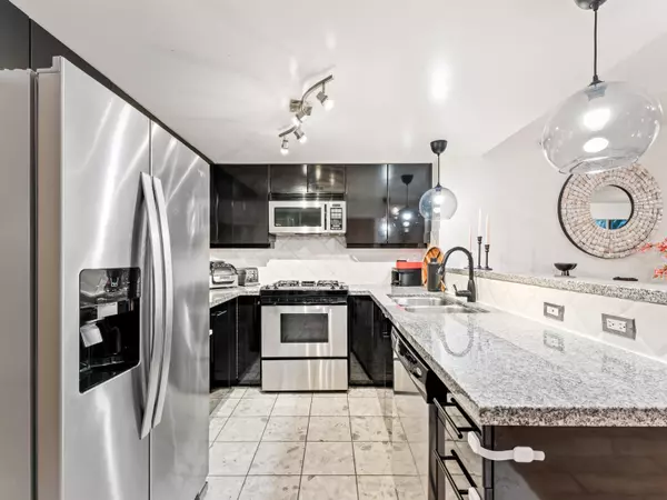 1328 W Pender ST #306 Vancouver, BC V6E 4T1