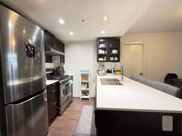 Vancouver, BC V5R 0B3,4818 Eldorado Mews #203