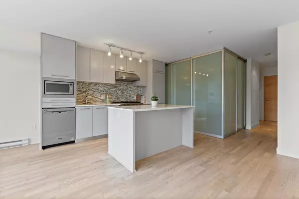 Vancouver, BC V6R 2H6,4355 W 10th AVE #306