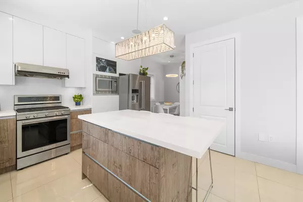 3448 Pandora ST Vancouver, BC V5K 1W8