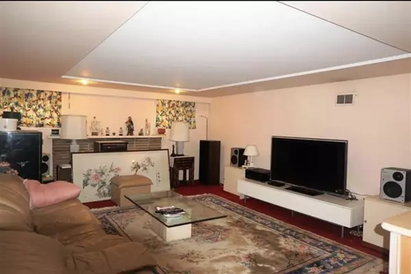 Vancouver, BC V6P 1W3,1315 W 58th AVE